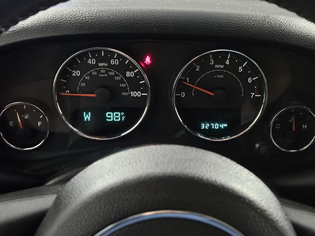 Used 2015 Jeep Wrangler Unlimited Sahara w/ Dual Top Group AWD/4WD image 12