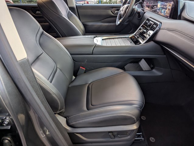 Used 2025 Nissan Armada SV image 19