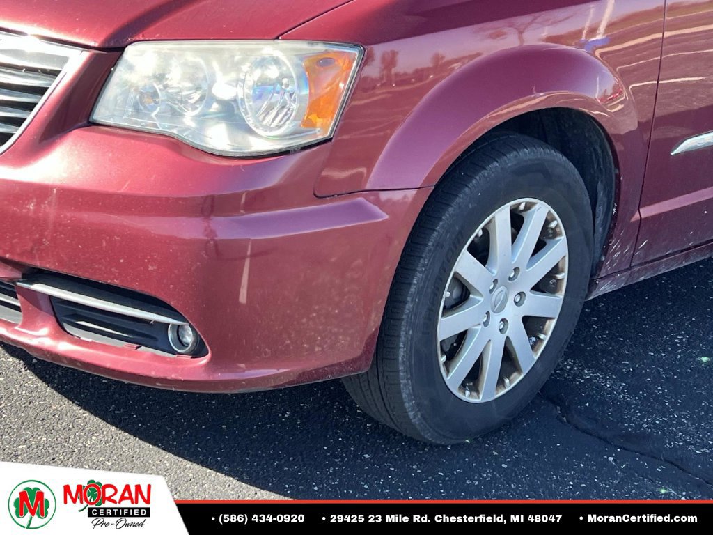 Used 2015 Chrysler Town & Country Touring FWD image 8