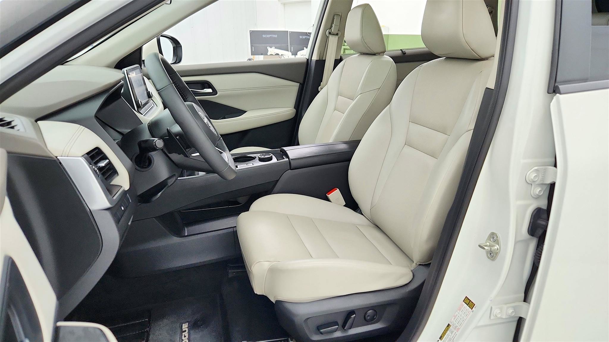 Used 2023 Nissan Rogue SV w/ SV Premium B Package AWD/4WD image 10