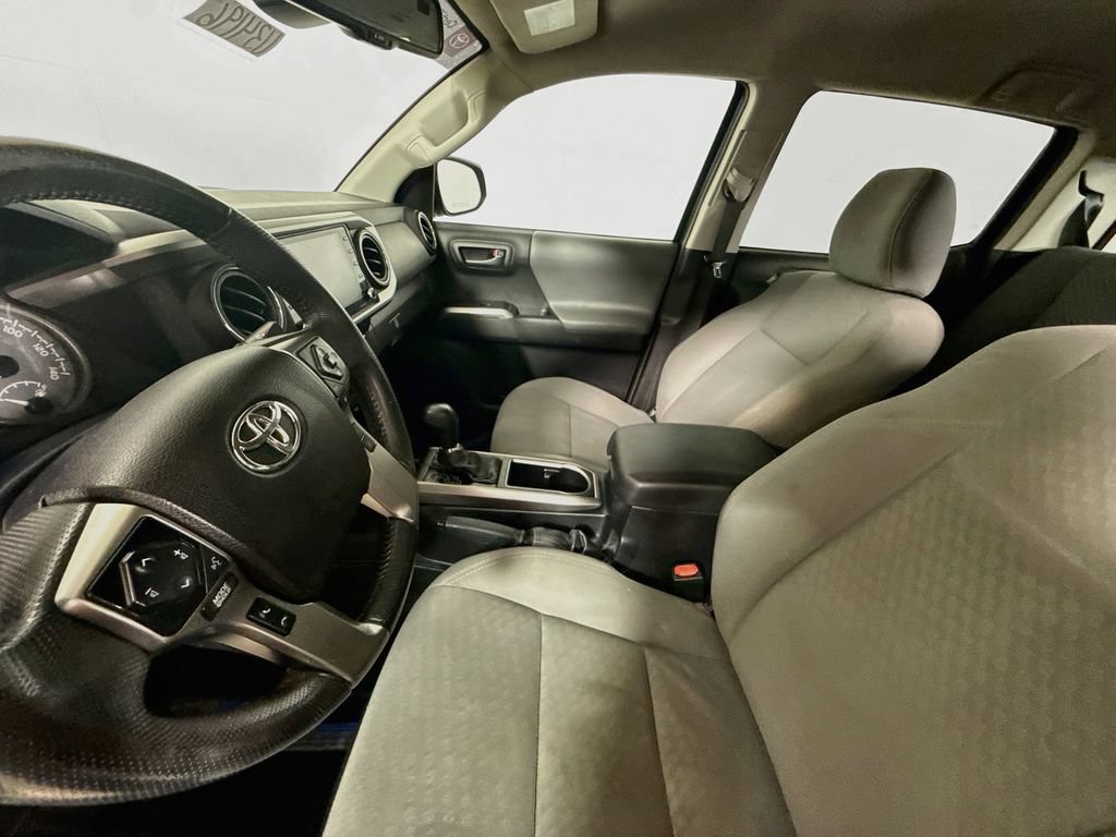 Certified 2021 Toyota Tacoma SR5 AWD/4WD image 18