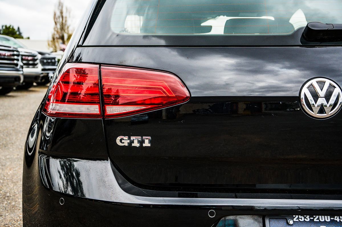 Used 2018 Volkswagen GTI SE FWD image 10