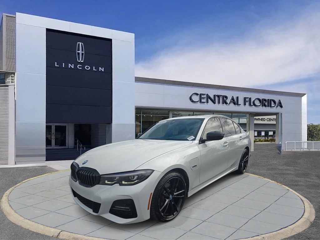 Used 2022 BMW 330e xDrive w/ M Sport Package AWD/4WD image 9