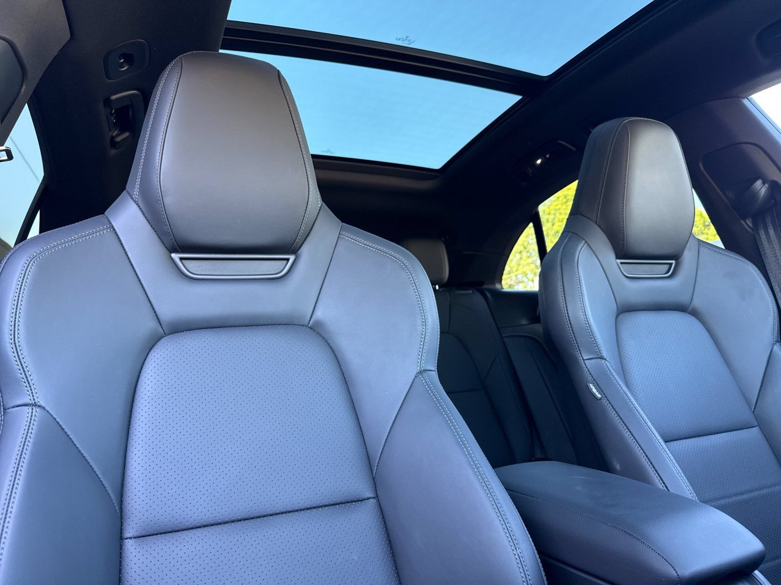 Used 2025 Porsche Macan 4 Electric AWD/4WD image 18