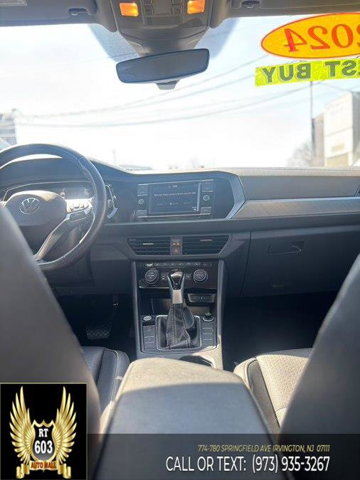 Used 2024 Volkswagen Jetta SE image 9