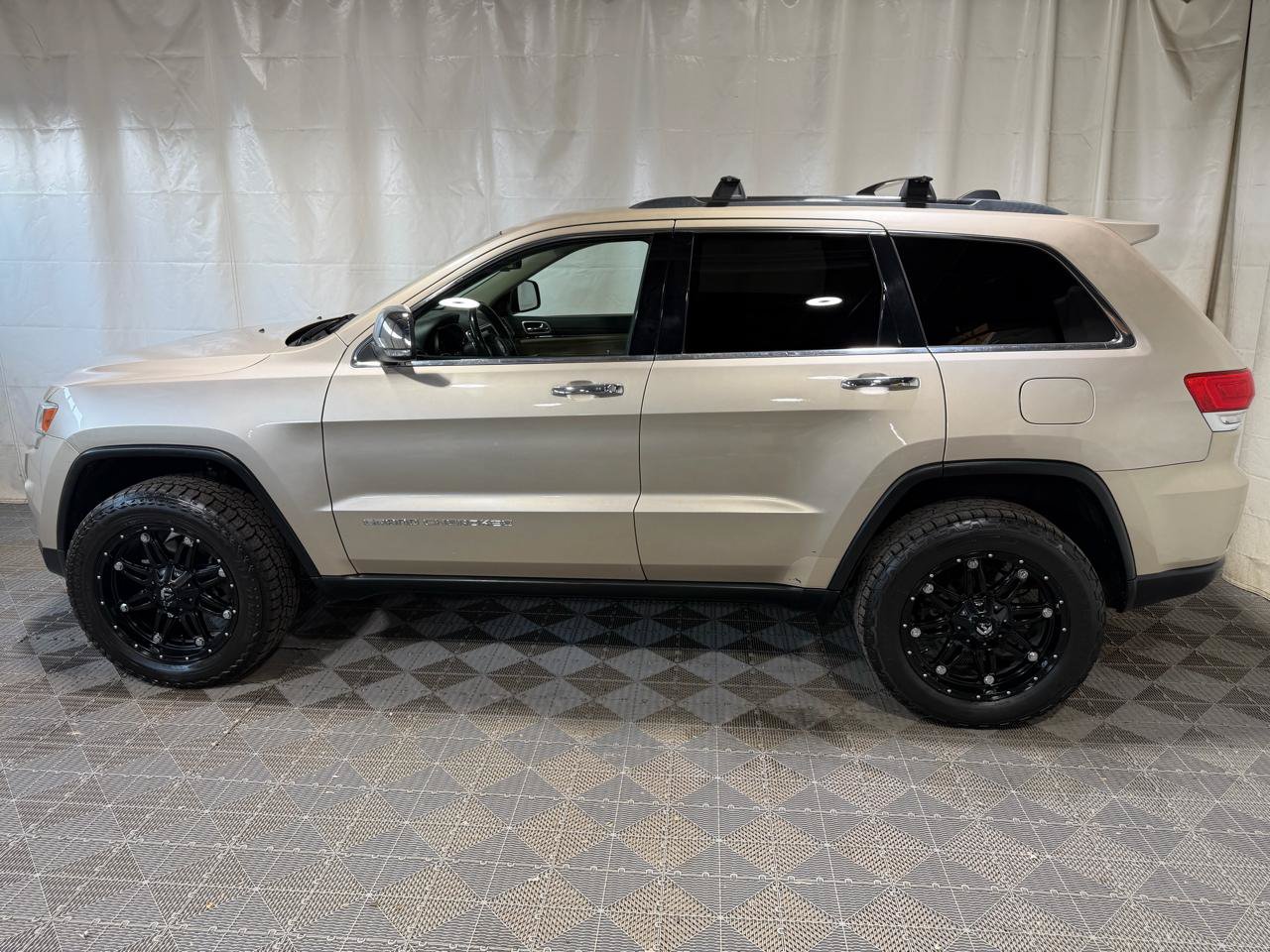 Used 2014 Jeep Grand Cherokee Limited w/ Trailer Tow Group IV AWD/4WD image 5