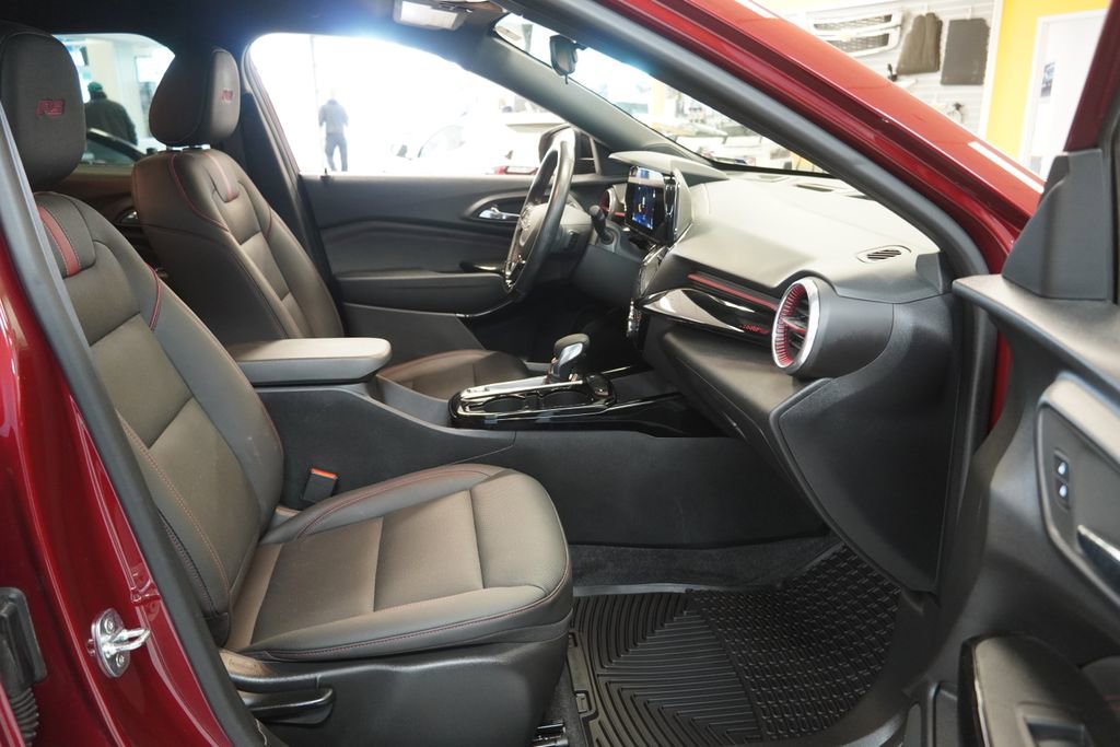 Used 2024 Chevrolet Trax RS w/ Driver Confidence Package image 32