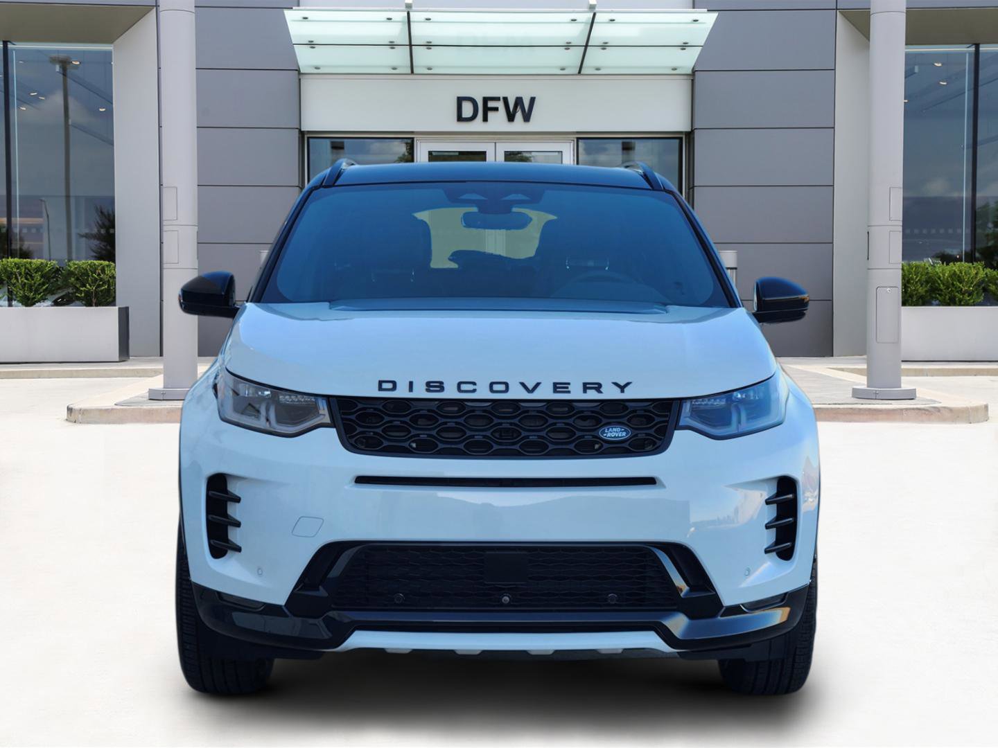 Used 2025 Land Rover Discovery Sport Dynamic SE image 2