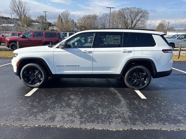 New 2025 Jeep Grand Cherokee L Limited w/ Black Appearance Package image 4