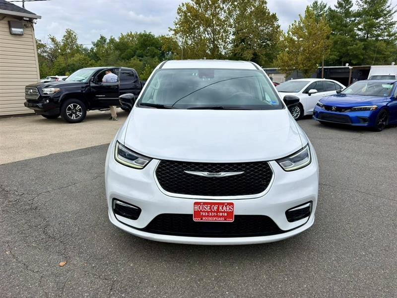 Used 2024 Chrysler Pacifica Touring-L FWD image 5
