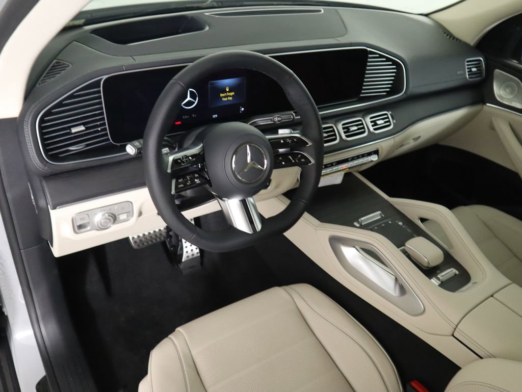 New 2026 Mercedes-Benz GLS 580 4MATIC image 9