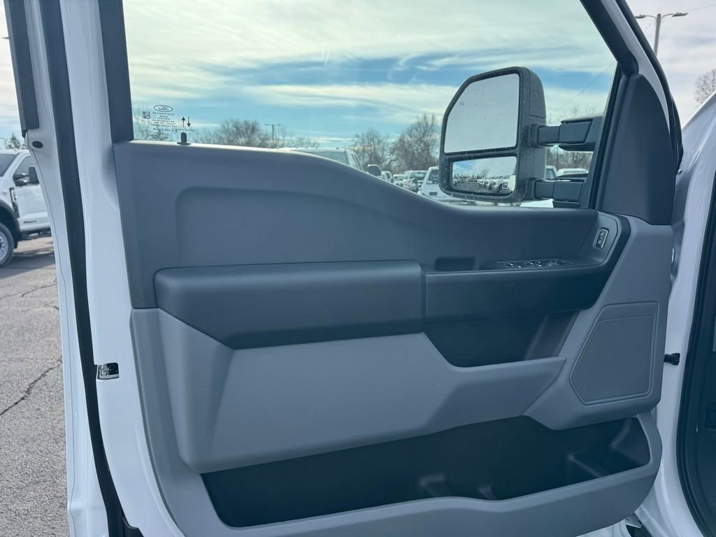 New 2026 Ford F550 4x4 SuperCab Super Duty image 15
