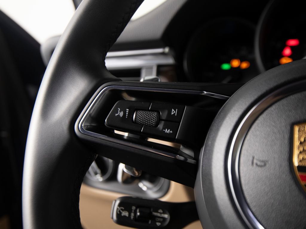 Certified 2026 Porsche Macan AWD/4WD image 30