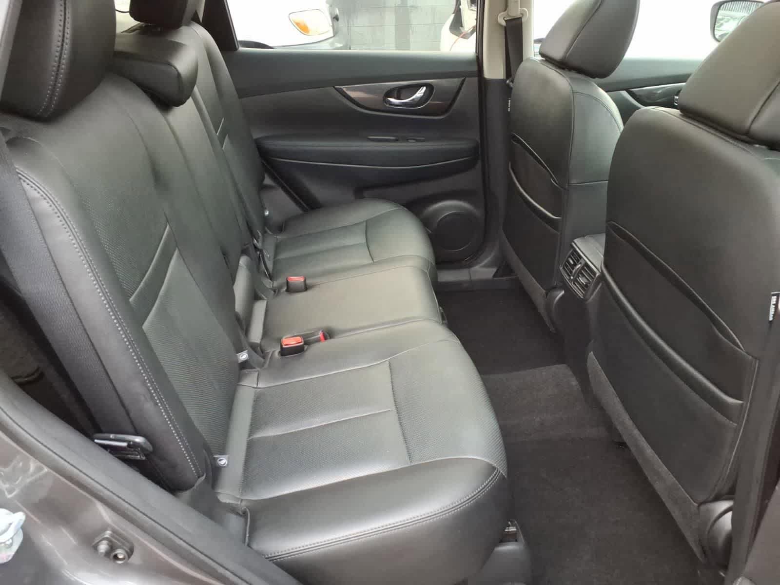 Used 2016 Nissan Rogue SL w/ SL Premium Package FWD image 11