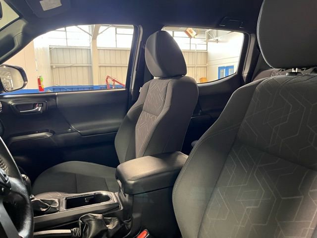 Used 2016 Toyota Tacoma TRD Sport w/ Towing Package image 23