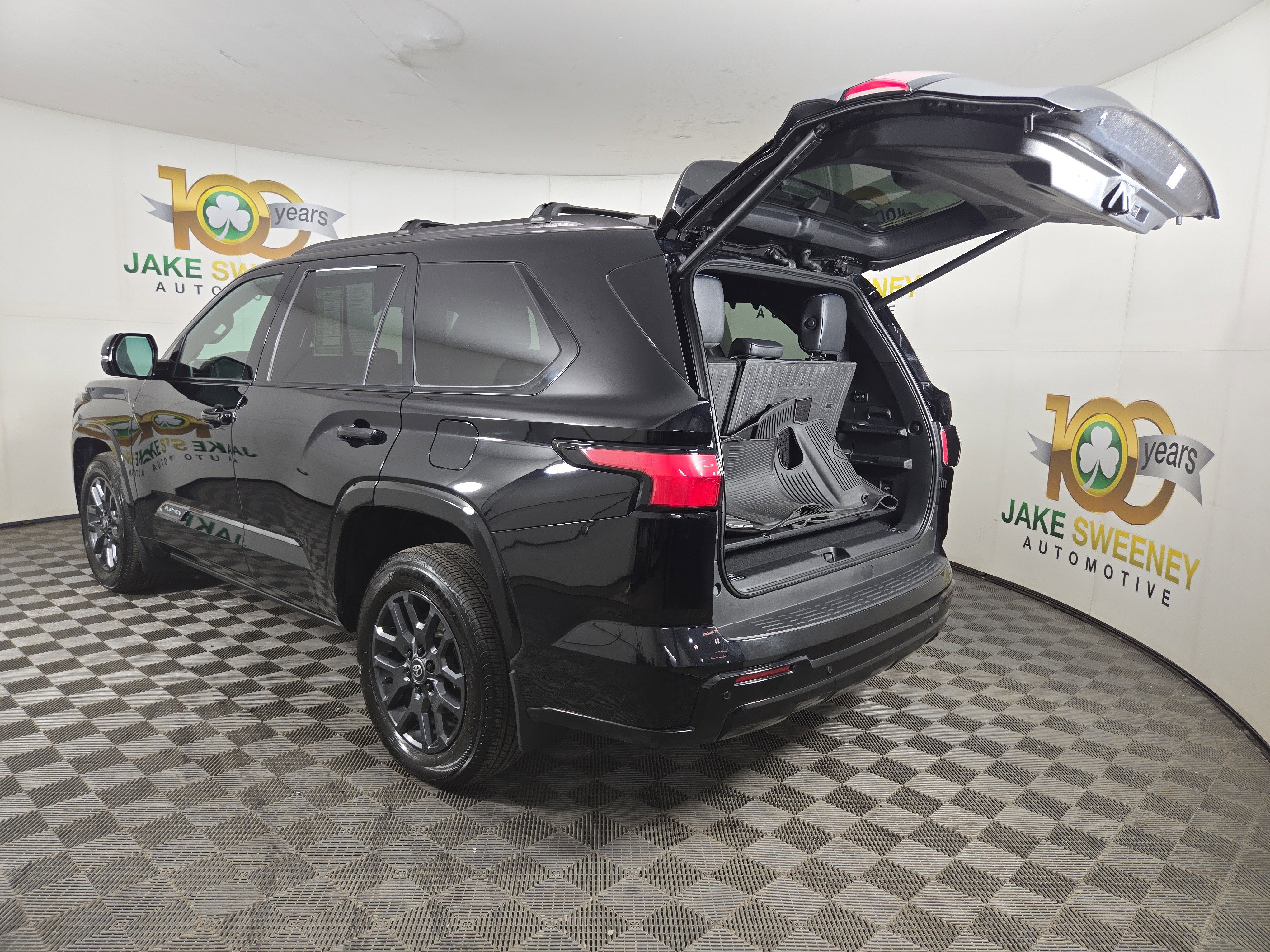 Used 2025 Toyota Sequoia Platinum w/ Tow Technology Package AWD/4WD image 32