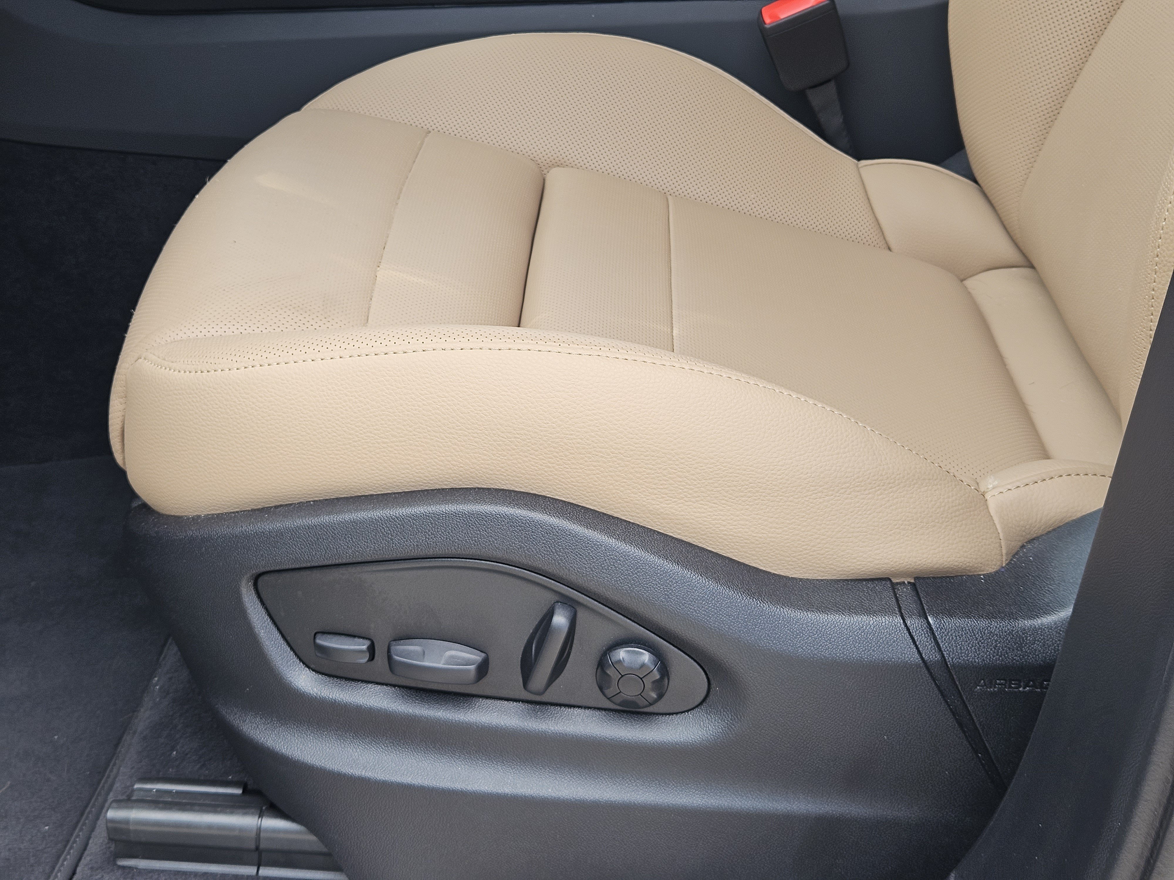 Certified 2026 Porsche Cayenne AWD/4WD image 23