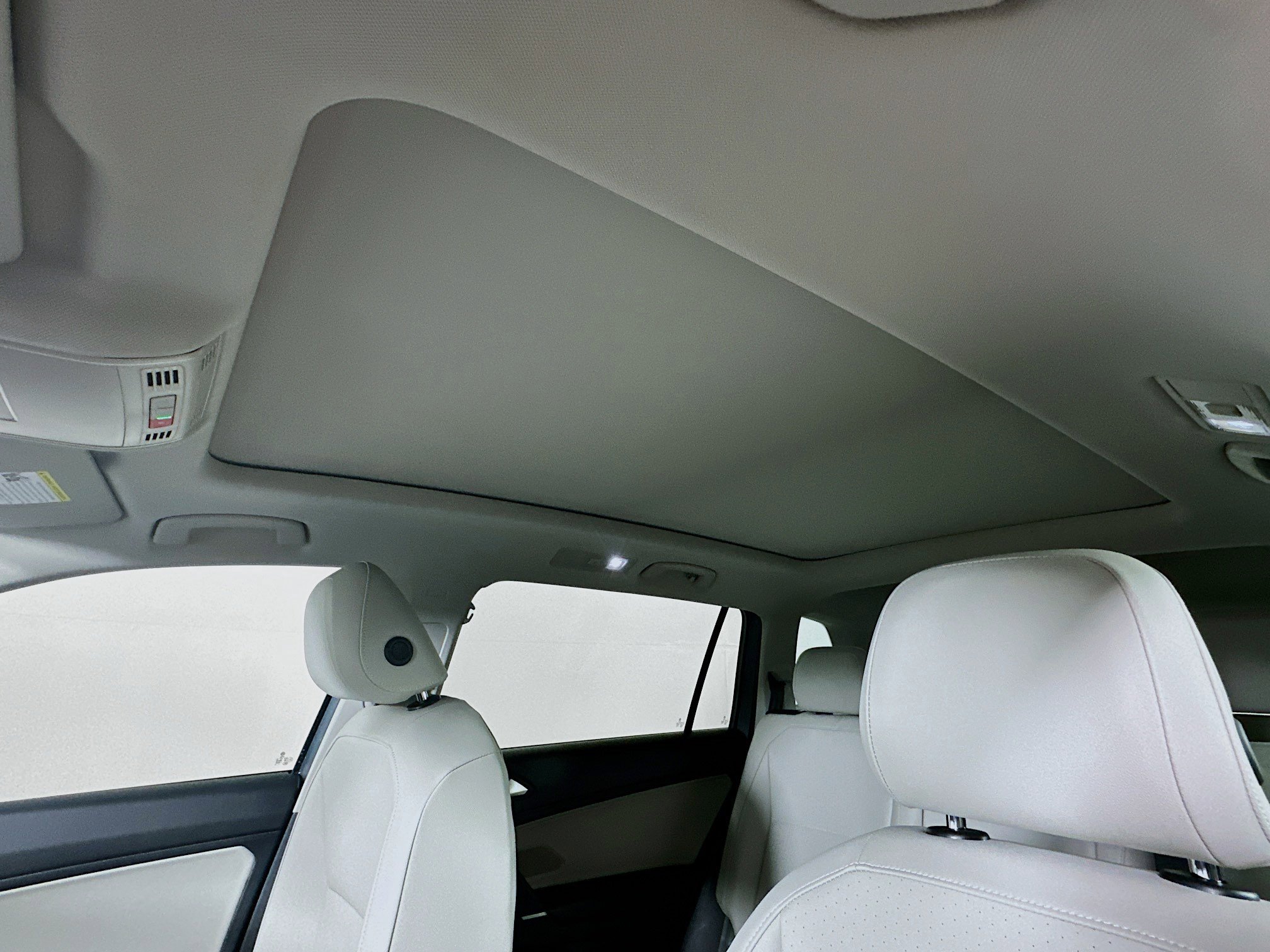 Used 2020 Volkswagen Tiguan SEL w/ 3rd Row Seat Package image 26