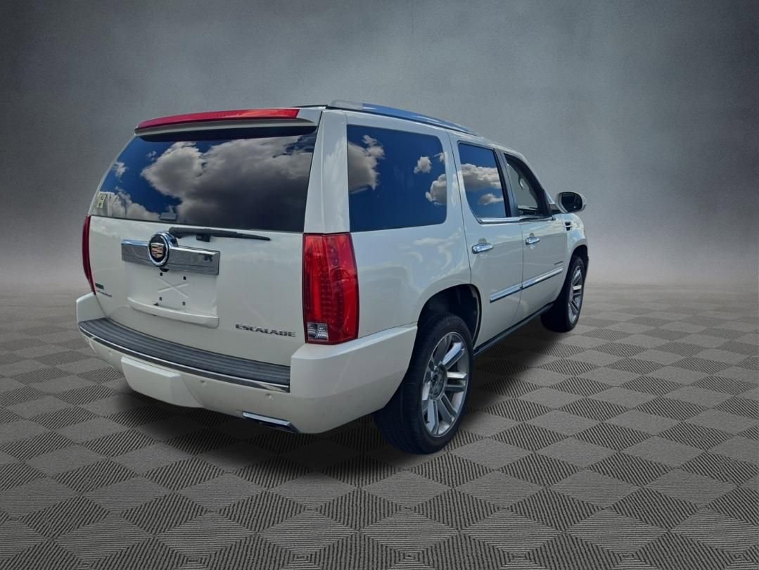 Used 2014 Cadillac Escalade Platinum AWD/4WD image 2