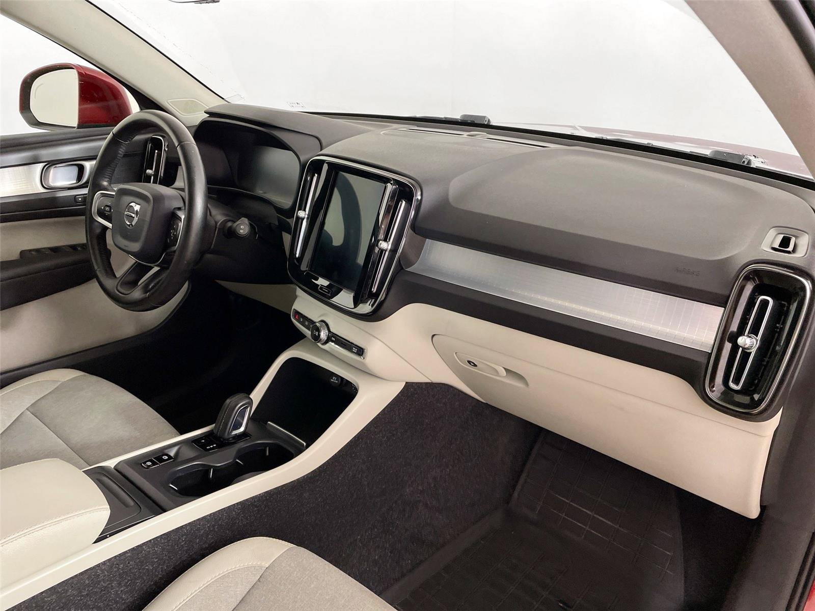 Used 2020 Volvo XC40 T5 Momentum w/ Protection Package Premier AWD/4WD image 27