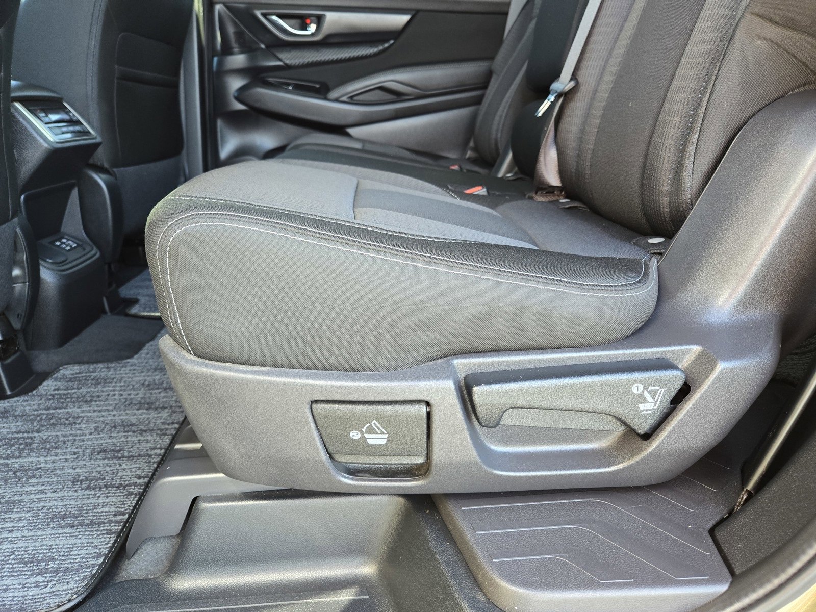 Used 2024 Subaru Ascent Premium w/ Convenience Package image 15