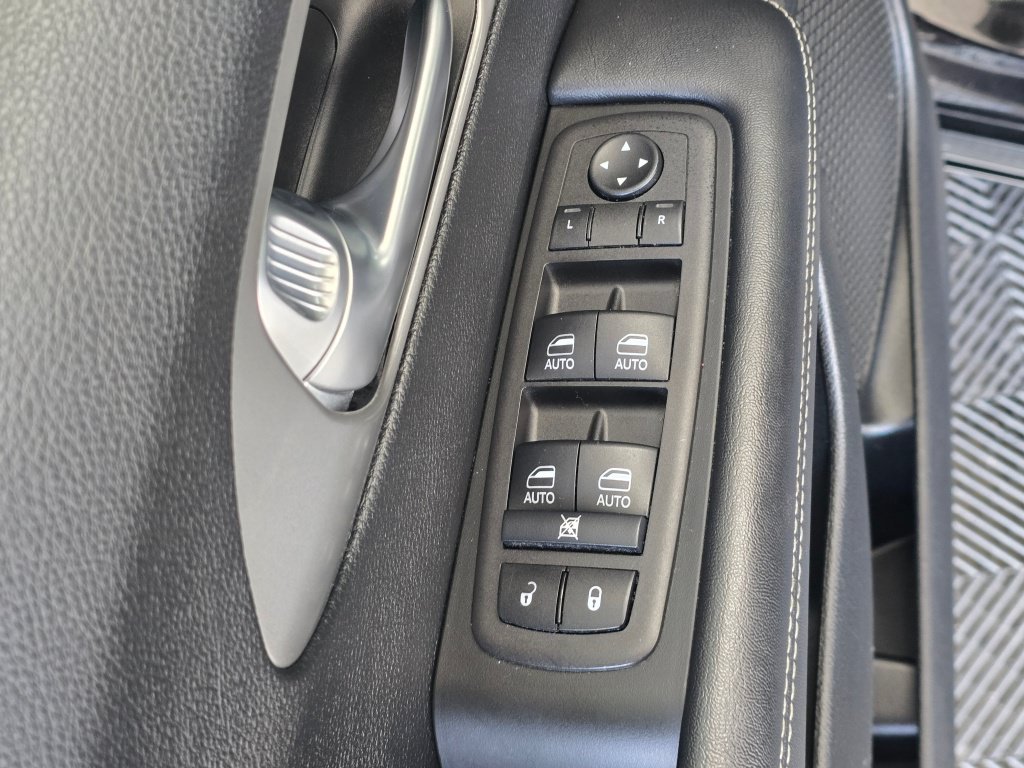 Used 2025 Chrysler Pacifica Select FWD image 20