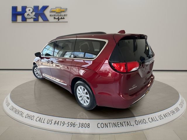Used 2017 Chrysler Pacifica Touring-L FWD image 4