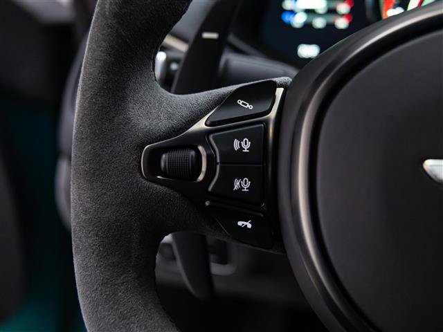 Used 2023 Aston Martin V8 Vantage Coupe RWD image 24