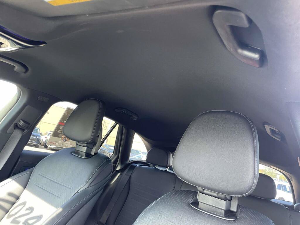 Used 2024 Mercedes-Benz GLC 300 4MATIC image 5