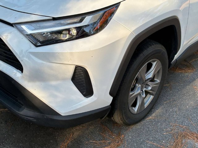 Used 2025 Toyota RAV4 XLE AWD/4WD image 14