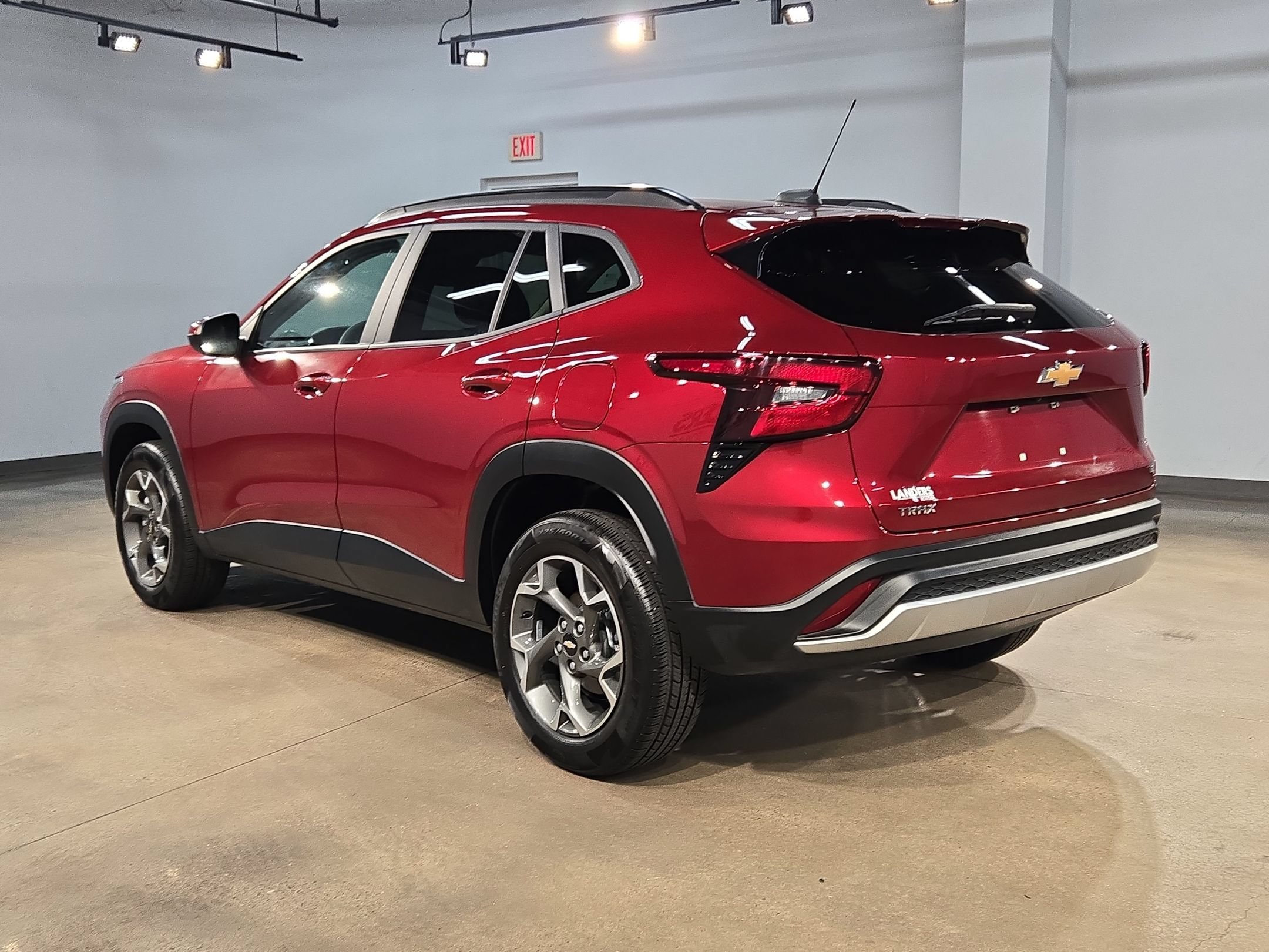 Used 2025 Chevrolet Trax LT FWD image 5