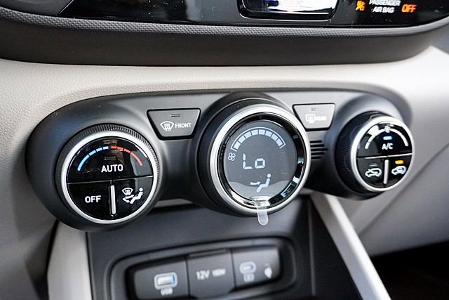 New 2026 Hyundai Venue SEL FWD image 31