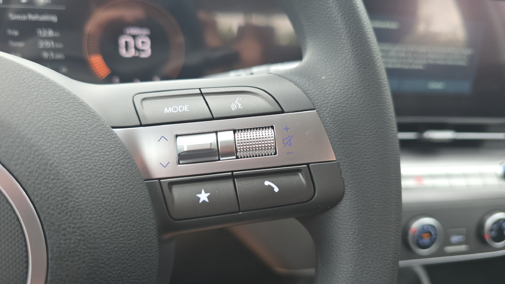 New 2027 Hyundai Kona SE FWD image 22