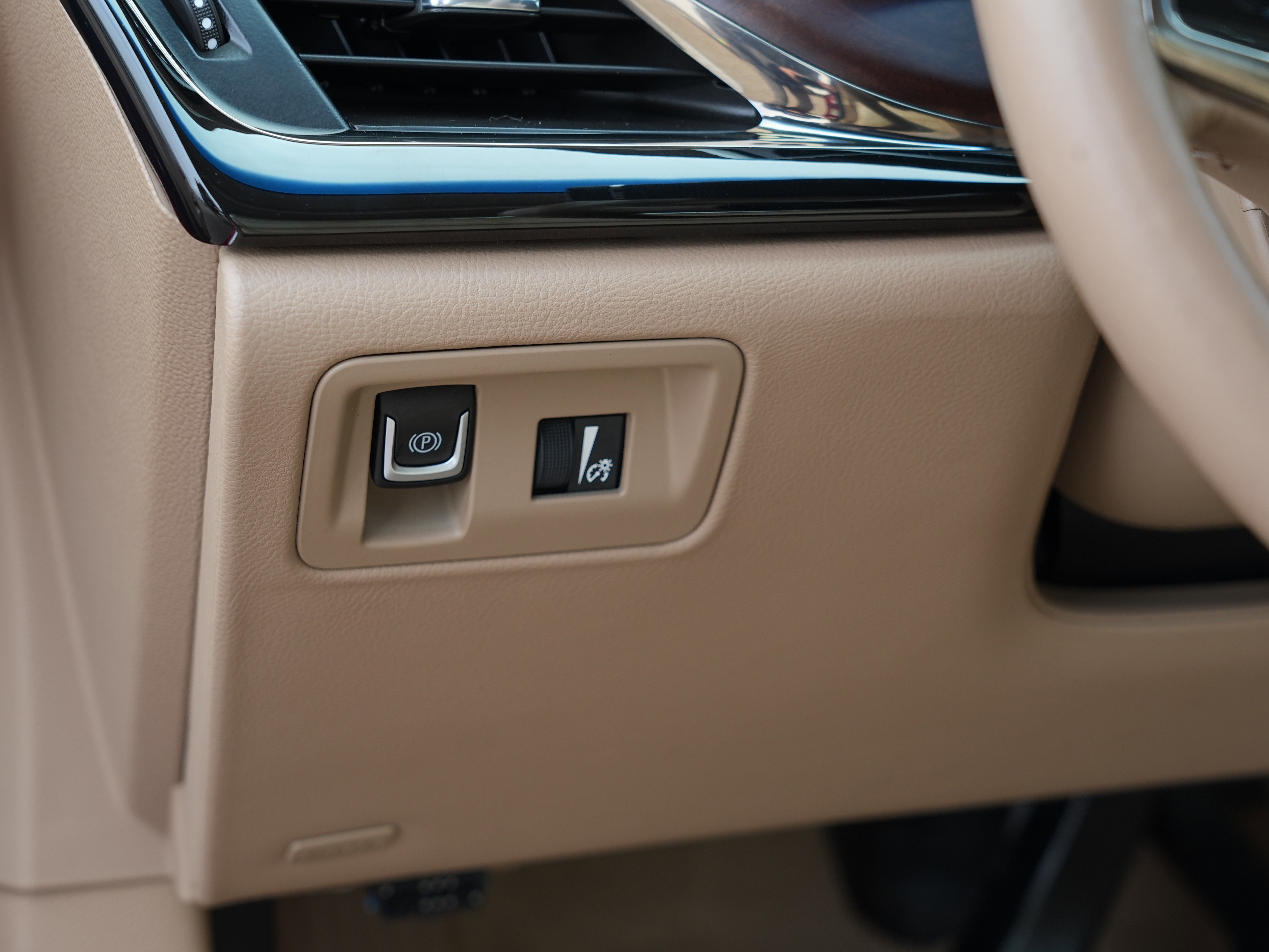 Used 2014 Cadillac ELR w/ Luxury Package image 23