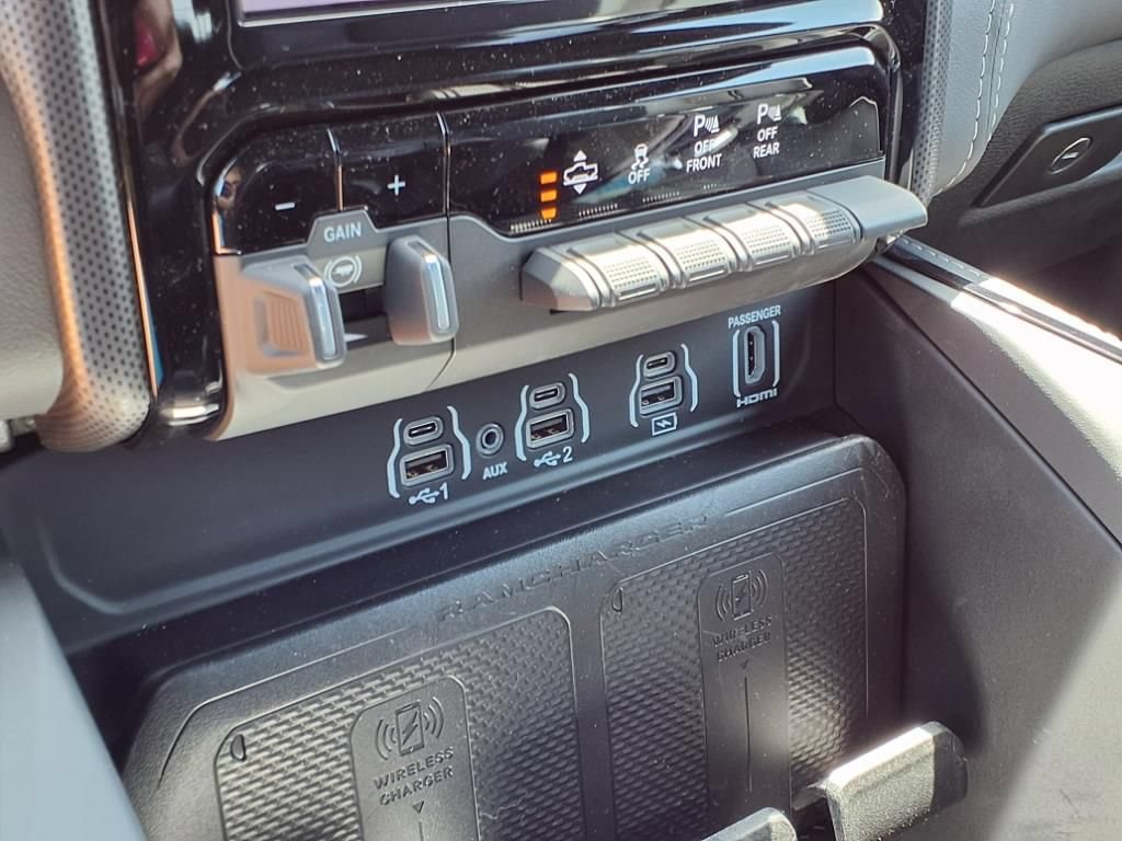 New 2025 RAM 1500 Limited w/ Off Road Group AWD/4WD image 15