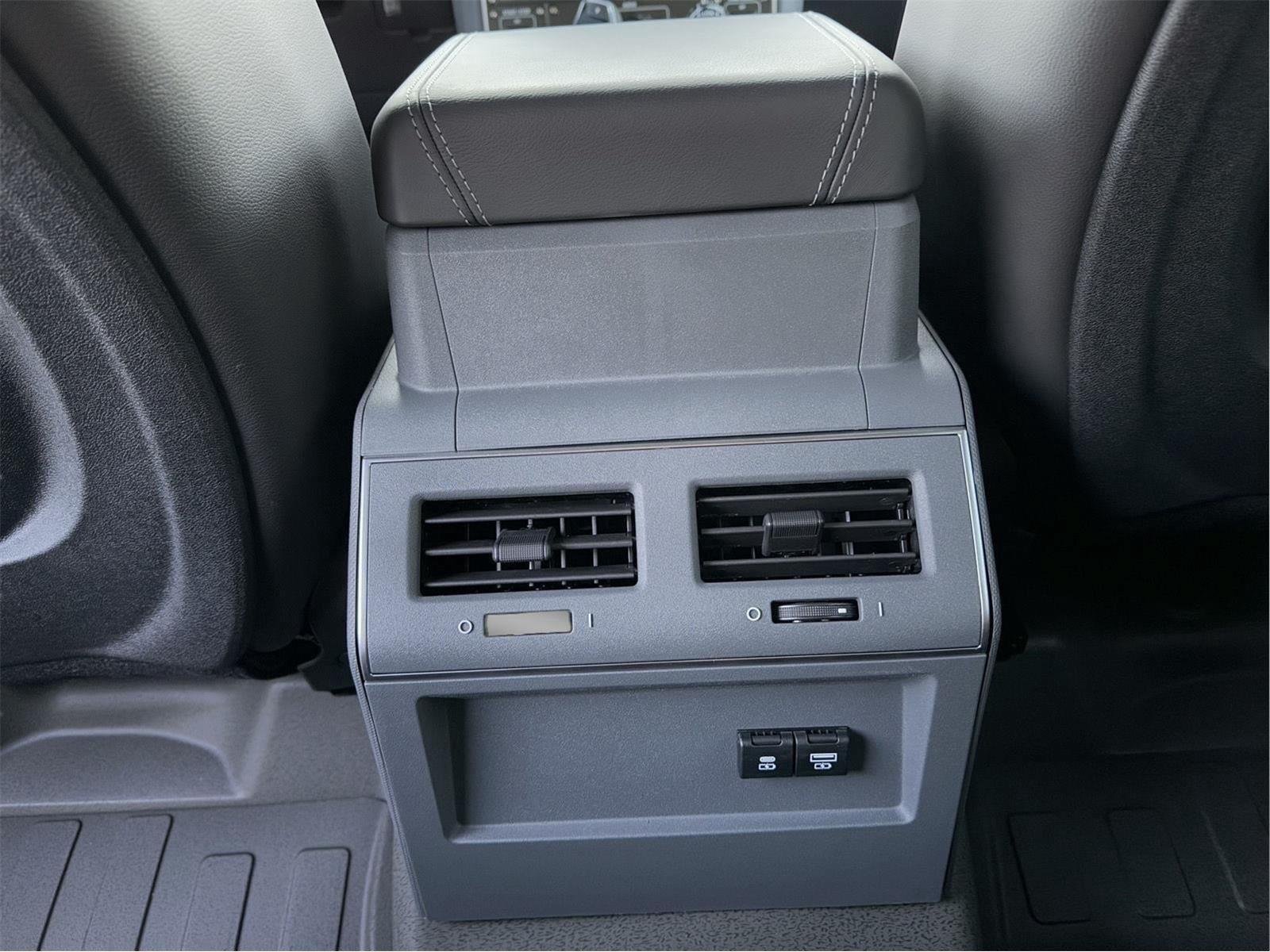 New 2025 INEOS Grenadier Station Wagon AWD/4WD image 29