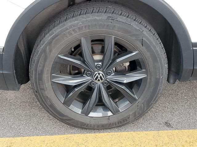 Used 2024 Volkswagen Tiguan SE AWD/4WD image 32