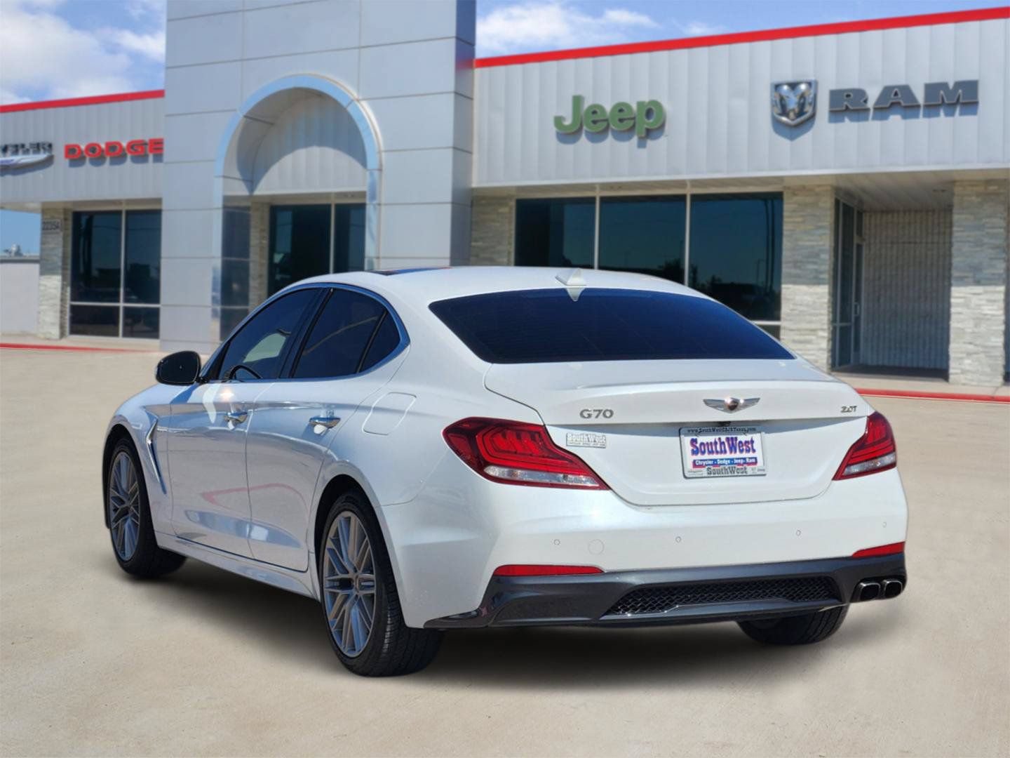 Used 2020 Genesis G70 2.0T w/ Elite Package RWD image 4