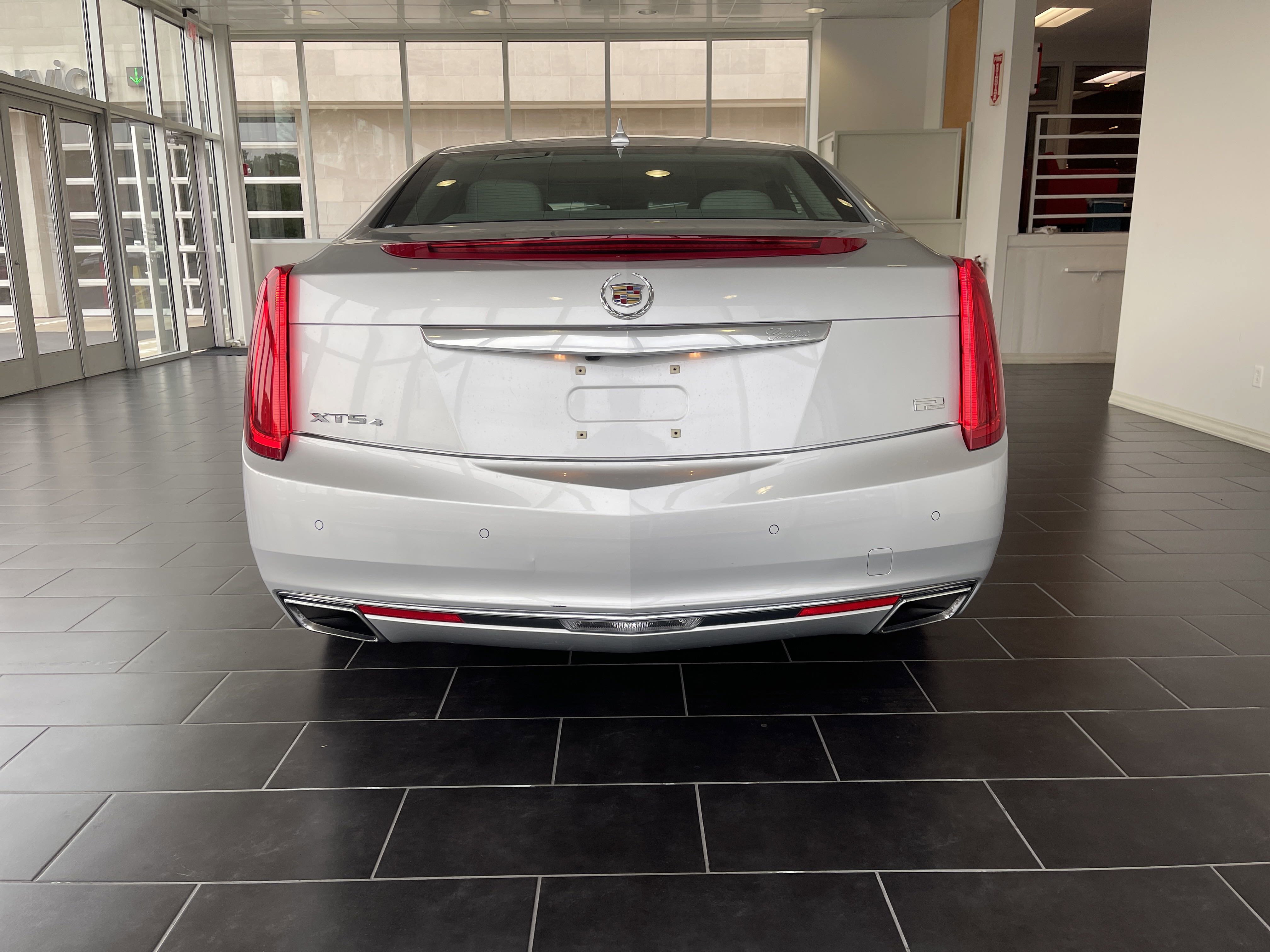 Used 2013 Cadillac XTS Platinum image 4
