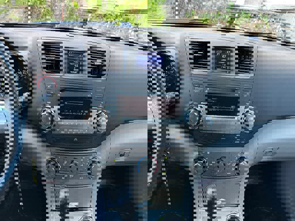 Used 2011 Toyota Highlander 2WD w/ Tech Pkg image 16