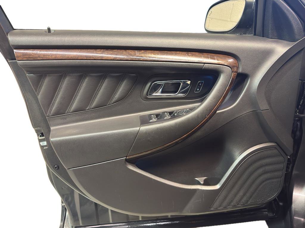 Used 2017 Ford Taurus Limited FWD image 13