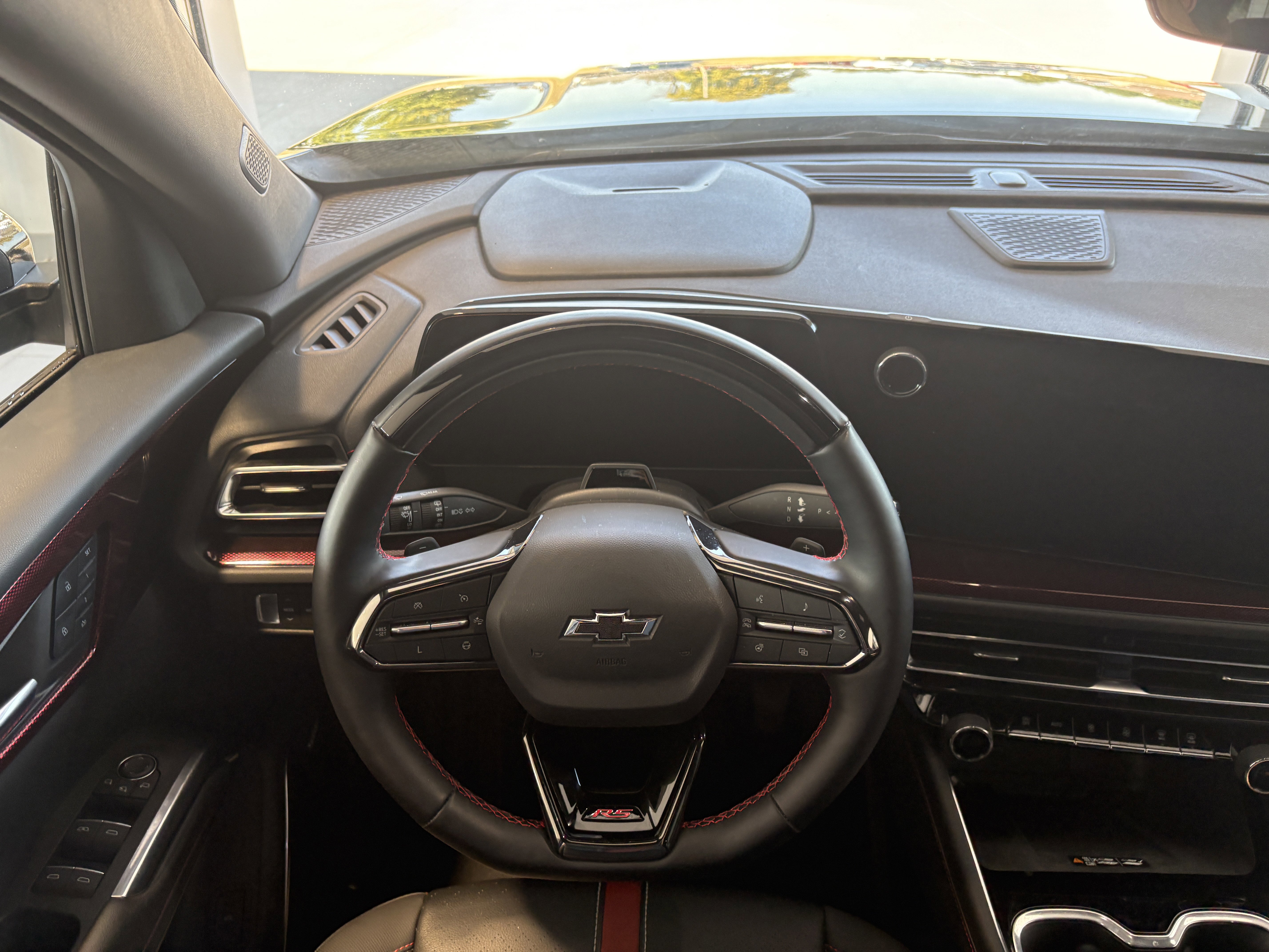 Used 2025 Chevrolet Traverse RS w/ LPO, Floor Liner Package image 12