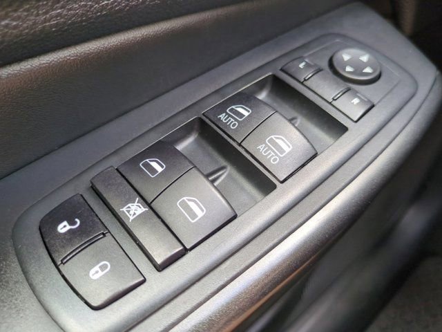 Used 2021 Jeep Cherokee Trailhawk w/ Comfort/Convenience Group AWD/4WD image 24