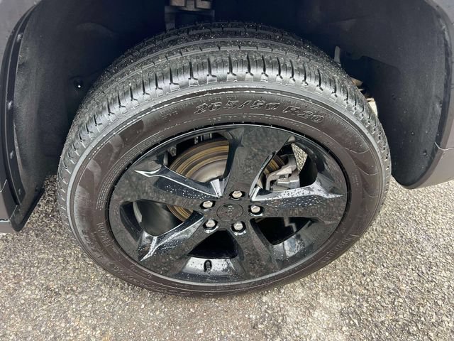 Certified 2024 Jeep Grand Cherokee Limited w/ Black Appearance Package AWD/4WD image 7