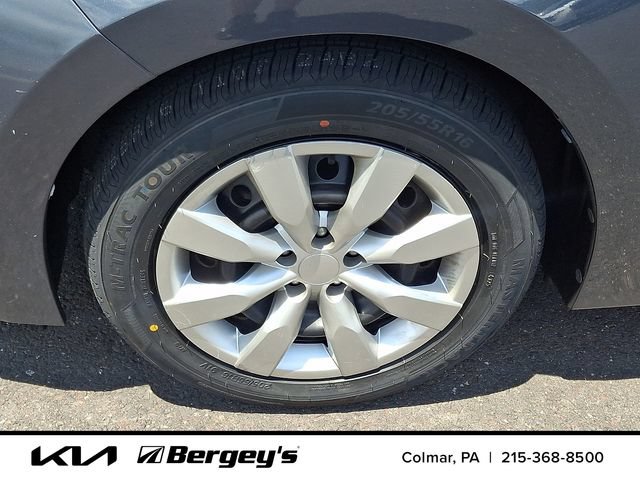 Used 2016 Toyota Corolla LE FWD image 9
