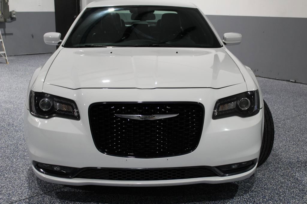 Used 2019 Chrysler 300 S image 3