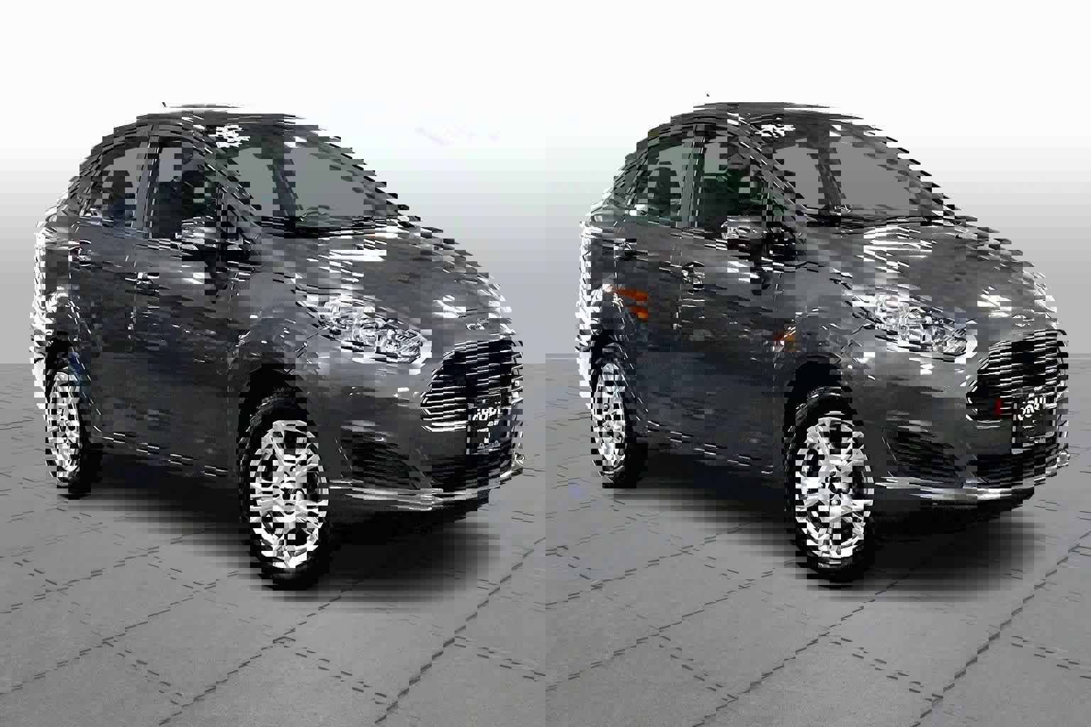 Used 2015 Ford Fiesta SE image 2