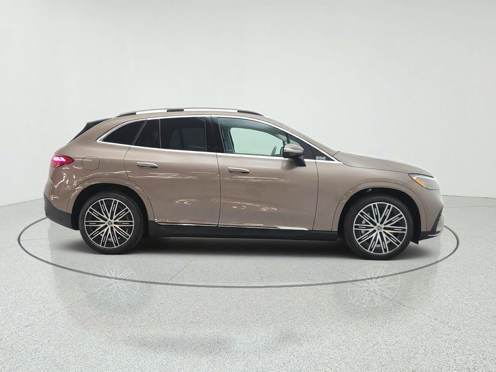 New 2027 Mercedes-Benz EQE 320+ SUV image 4