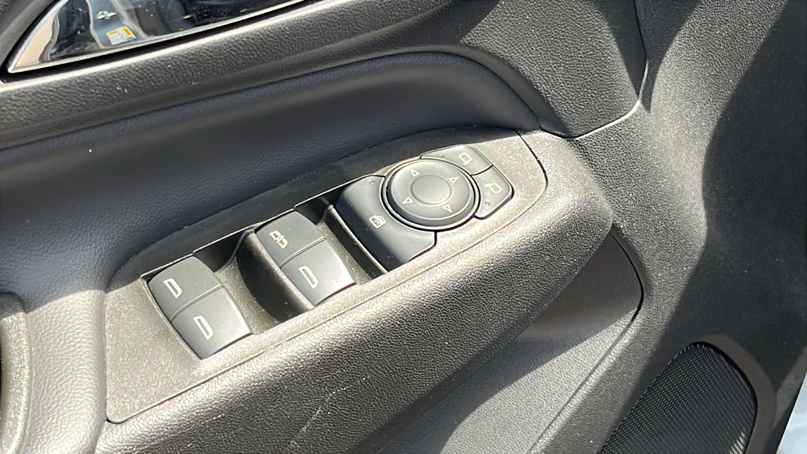 Used 2024 Chevrolet Equinox LT FWD image 12