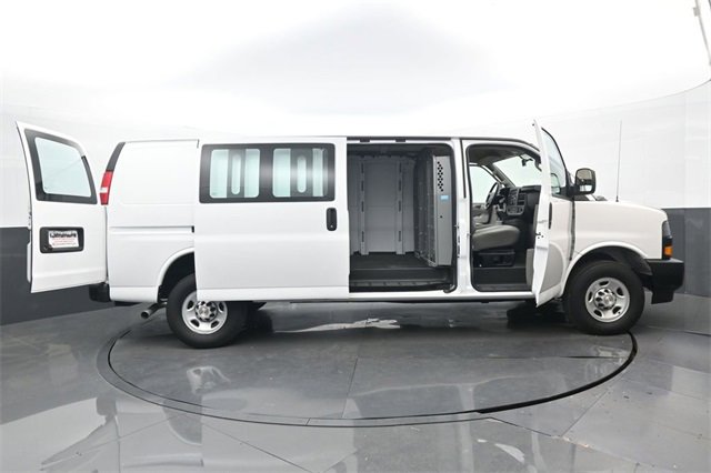 Used 2023 Chevrolet Express 2500 Extended image 27